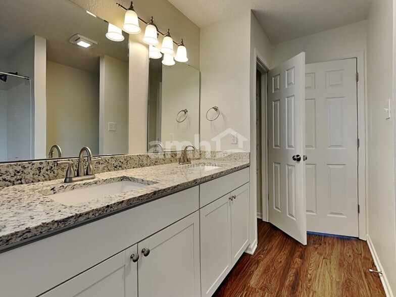 Building Photo - 9951 Sapphire Berry Ln