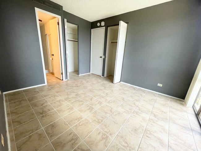 Building Photo - Available now! 2 bedroom 2 bathroom in dow...