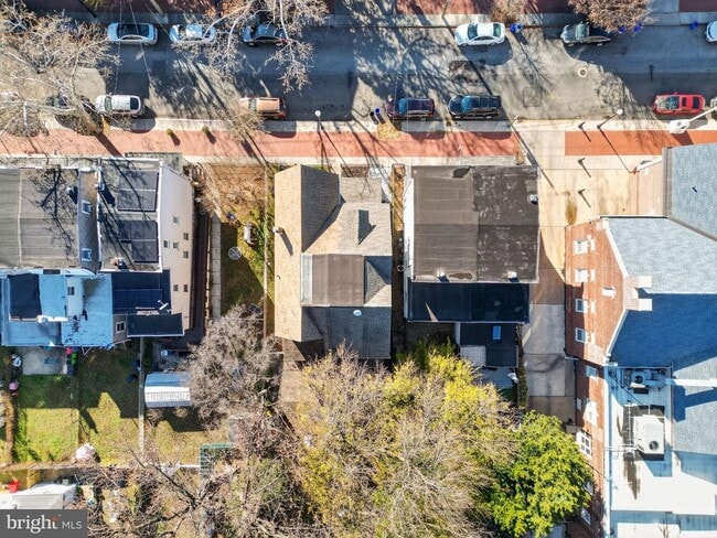 Building Photo - 325 Monmouth St