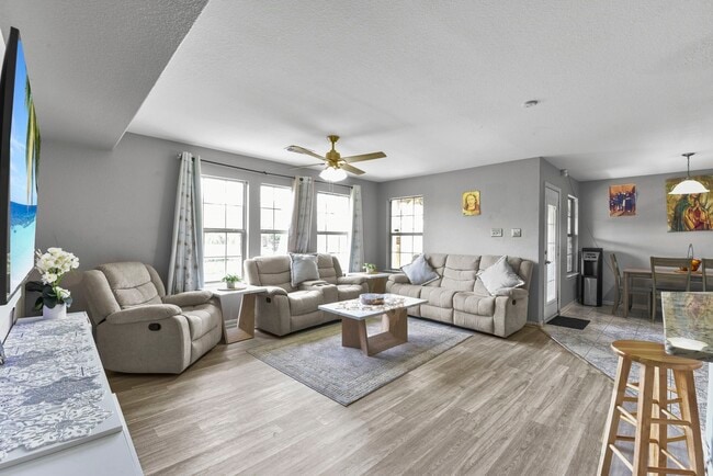 Building Photo - 1022 Americana Dr