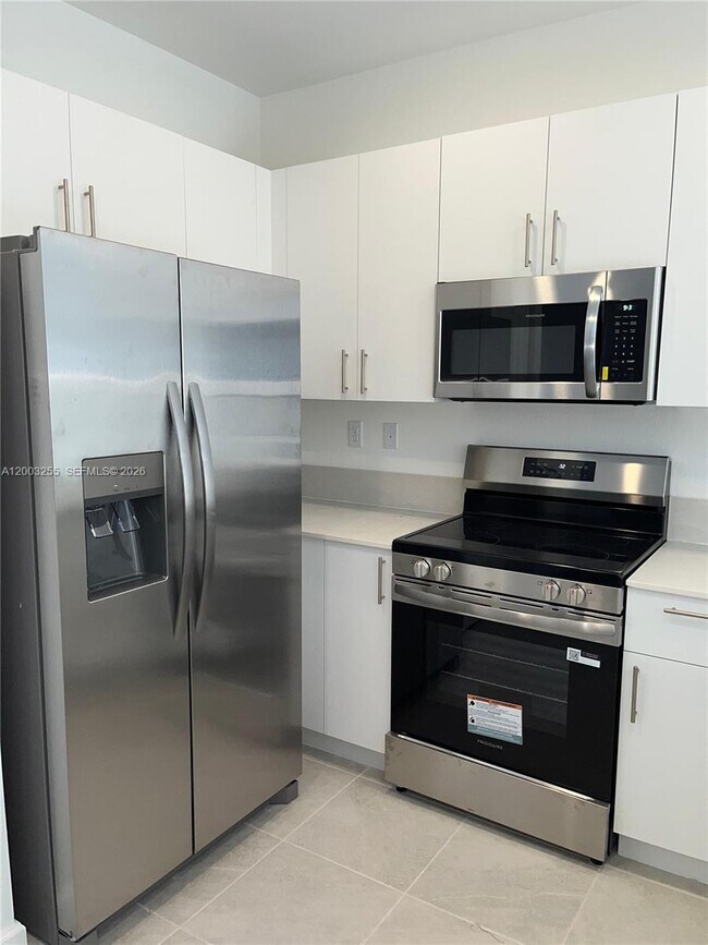 Building Photo - 2679 SE 25th Ter