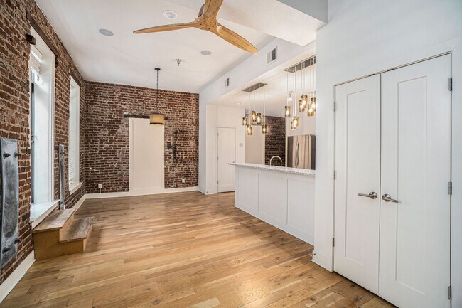 Building Photo - Modern 1 Bedroom, 1 Bath Apartment Home  Located In Historic Westport