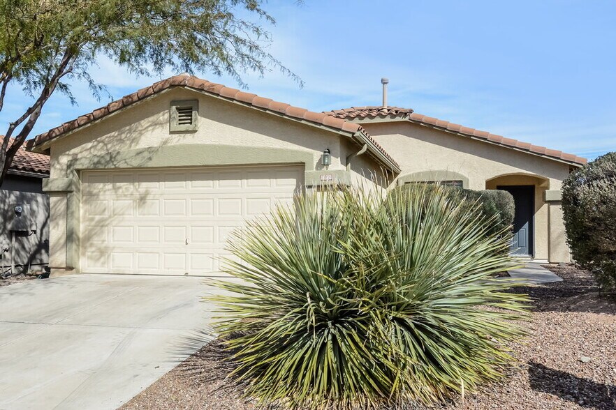 Primary Photo - 10381 E Roywood Way