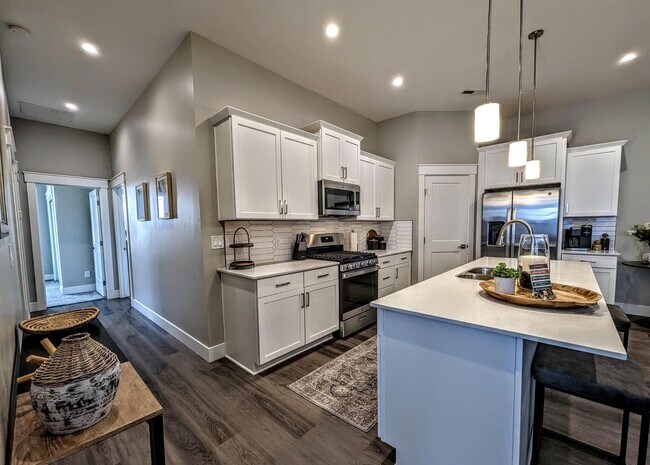 Building Photo - Low-Maintenance Luxury on One Level - new home Star, ID