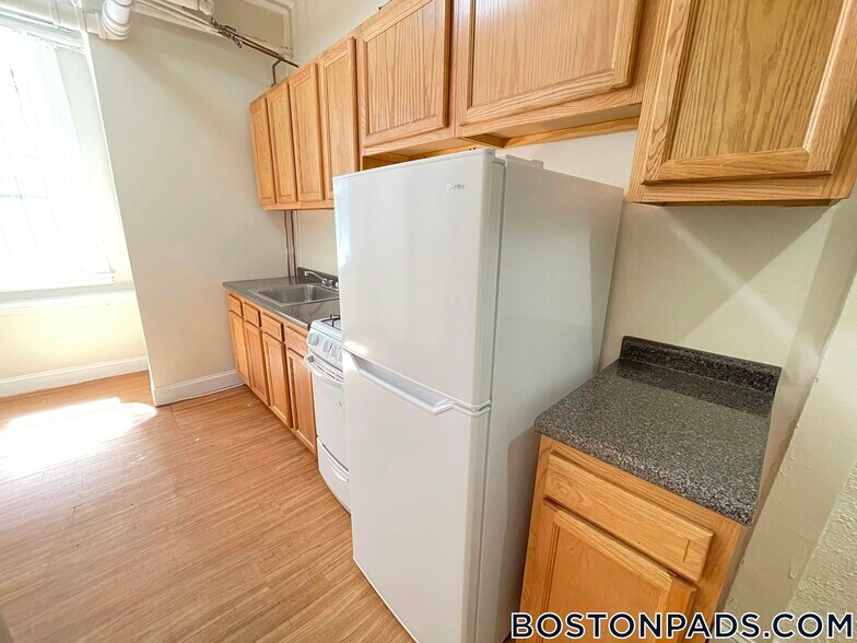 Building Photo - 1185 Boylston St