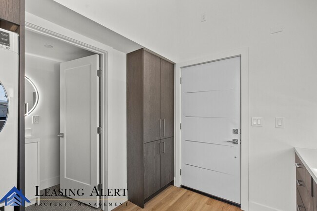 Building Photo - 5617 Klump Ave