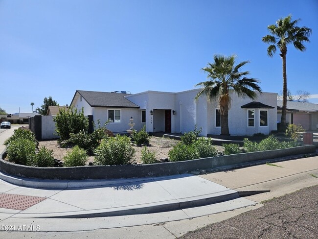 Primary Photo - 719 W Morrow Dr
