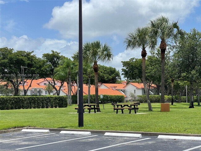 Building Photo - 3370 Pinewalk Dr N