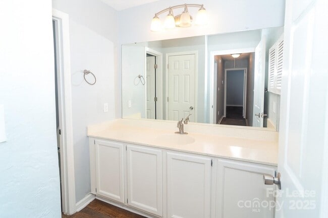 Building Photo - 131 Ashford Hollow Ln