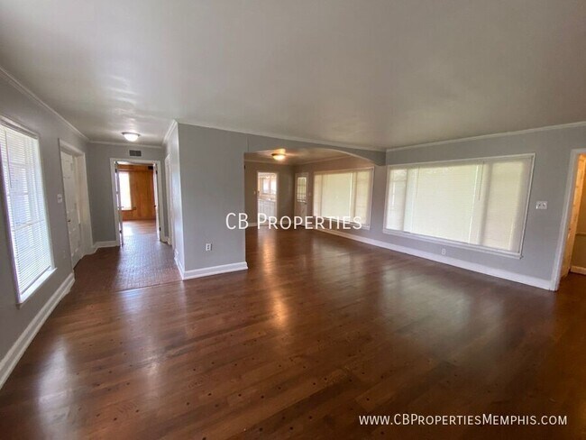 Building Photo - 4320 Bishop Hills Dr