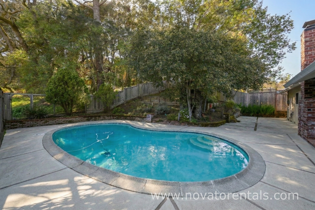 Building Photo - 2665 Center Rd