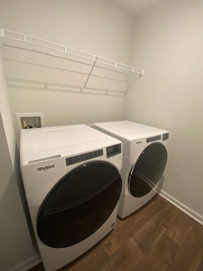 Building Photo - **$1000 off first months rent with acceptable credit and application**