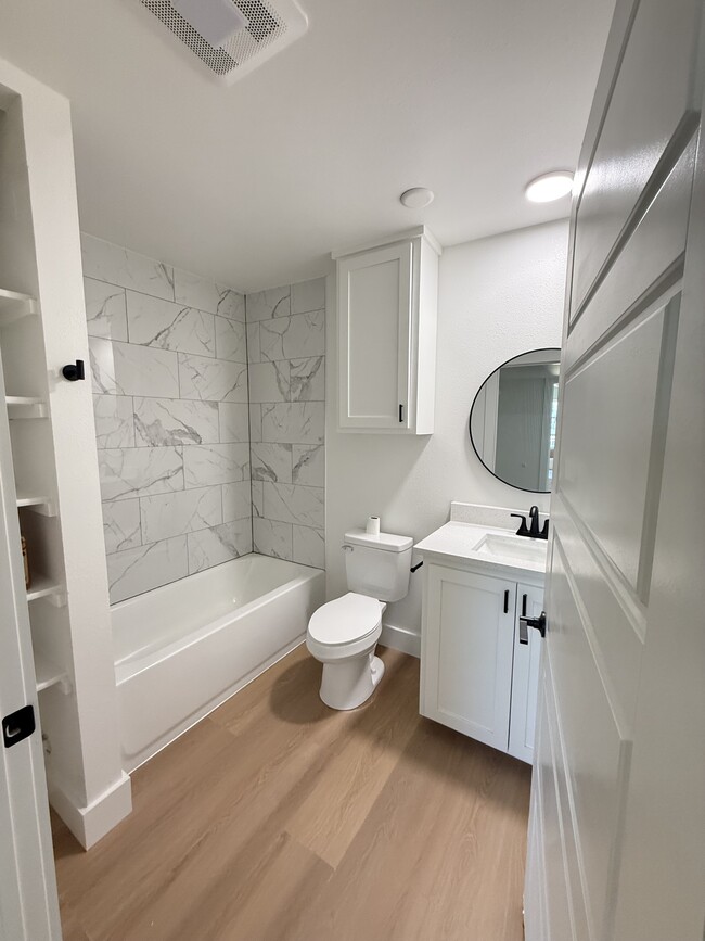 Building Photo - 1120 W Cato Springs Rd