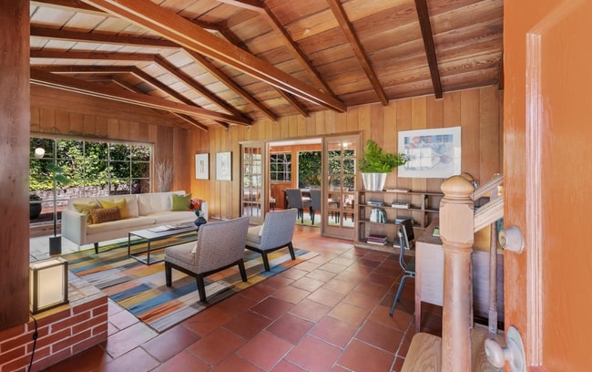 Building Photo - 700 Coventry Rd