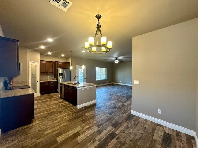 Building Photo - Gorgeous 3 bedroom, 2 bathroom home with 3 car garage