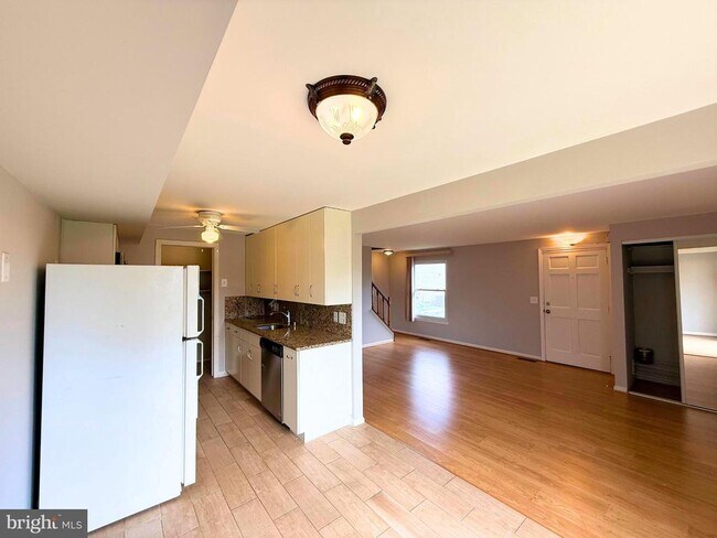 Building Photo - 5 Coliston Rd