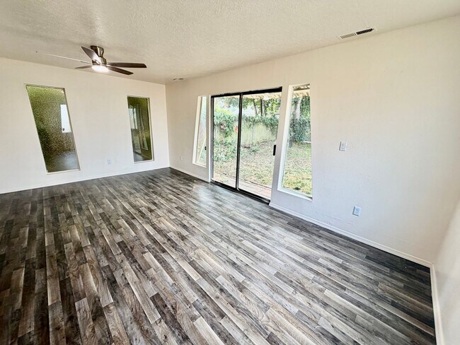 Building Photo - Kenton 3BR/2BA Single-Level Home | Private Yard, W/D Included & Off-Street Parking