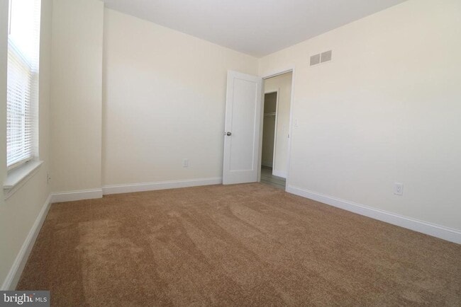 Building Photo - 14 Starboard Ct