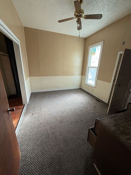 Building Photo - 989 W Packard St