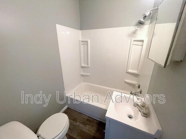 Building Photo - 1935 Adams St