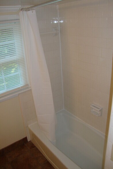 Building Photo - 4925 Hopedale Dr