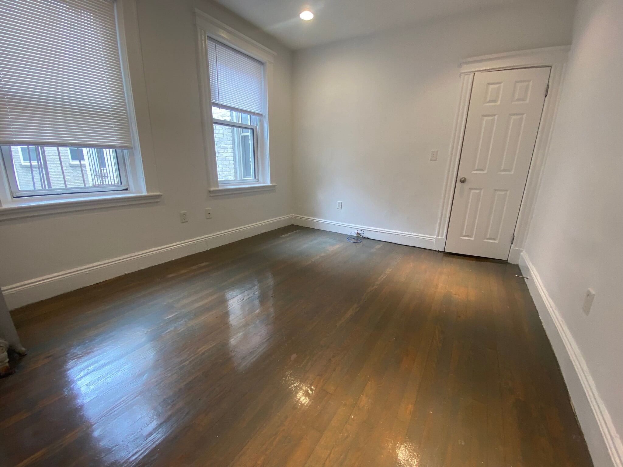 Building Photo - 125 Park Dr