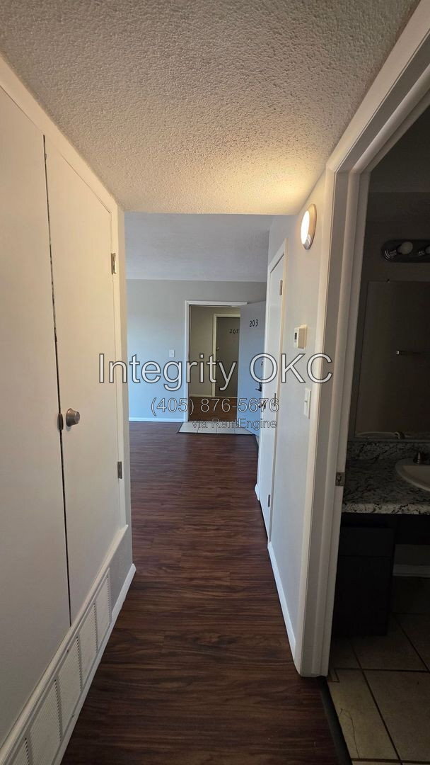 Building Photo - 3807 N Rockwell Ave