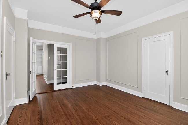 Building Photo - Absolutely stunning penthouse level unit in the historic Poplar building in Charlotte's tree line...