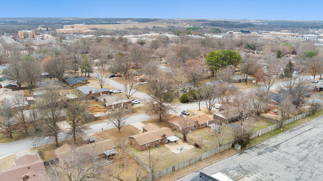 Building Photo - 3028 N Malinda Dr