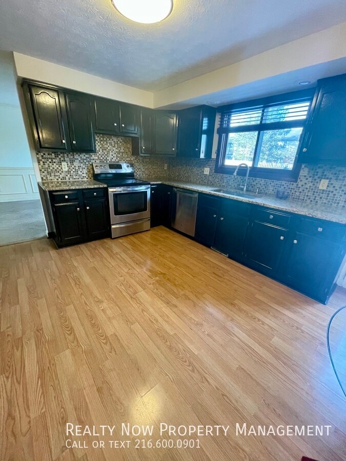 Building Photo - 32467 S Roundhead Dr