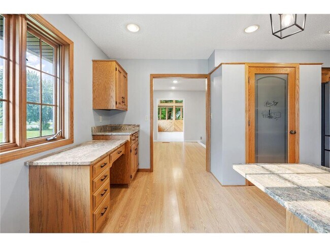 Building Photo - 1008 3rd St NE