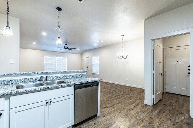 Building Photo - 5527 121st St