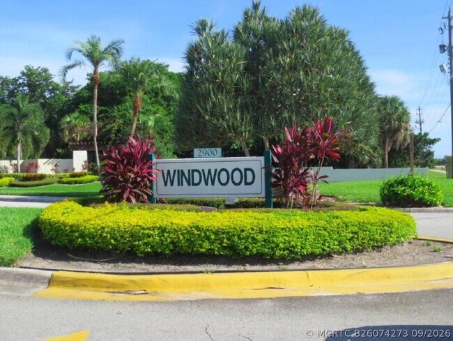Building Photo - 301 Norwood Terrace
