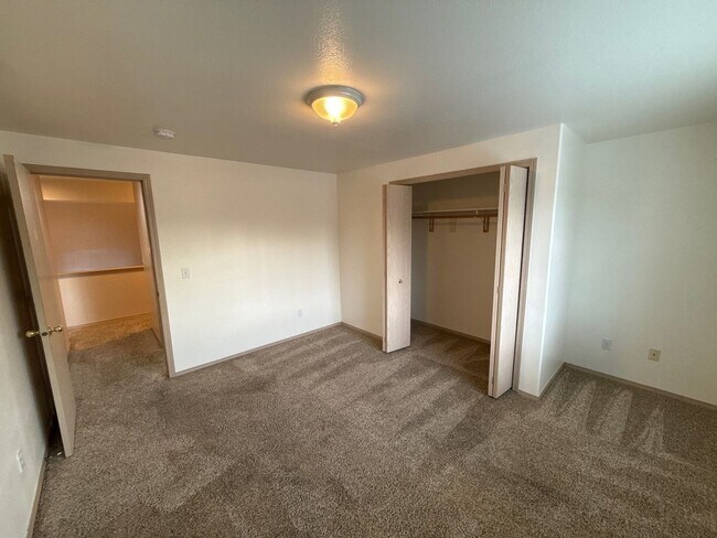 Building Photo - 1685 Lucinda Ave NE