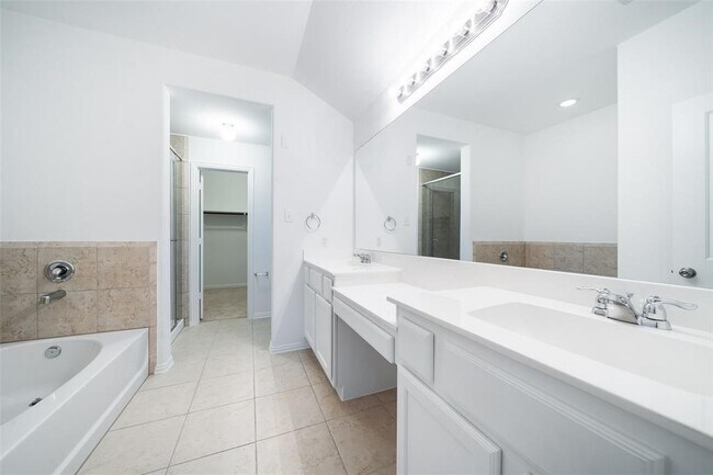 Building Photo - 16323 Hillside Garden Ln