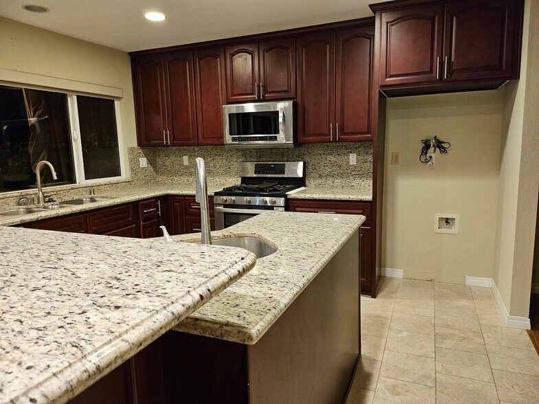 Kitchen - 17631 Mapes Ave