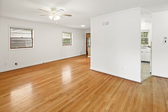 Building Photo - 2 Forest Home Ct