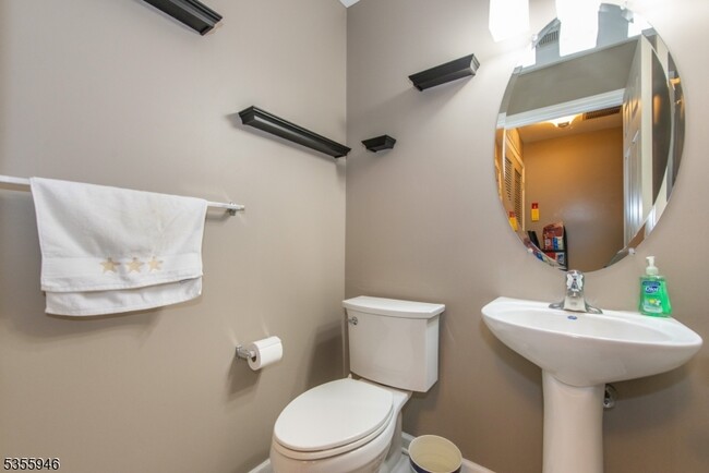 Building Photo - 129 Rock Creek Dr