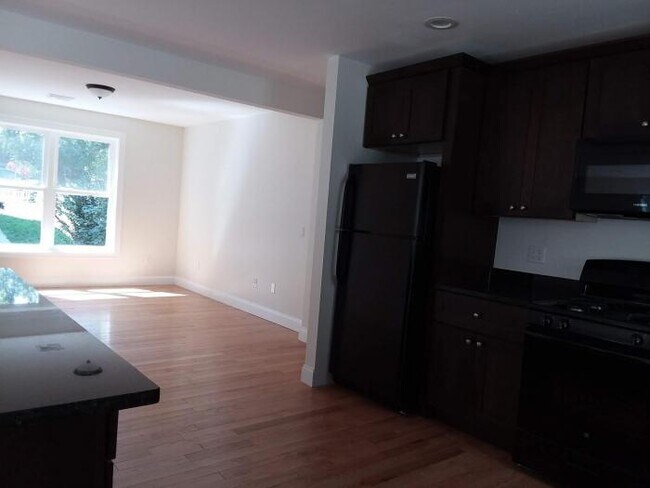 Building Photo - 4 bedroom in Boston MA 02120