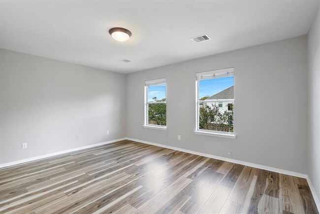 Building Photo - 6105 Larrycrest Dr