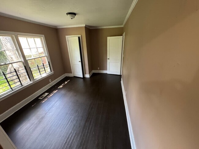 Building Photo - 1220 Sylvian Dr