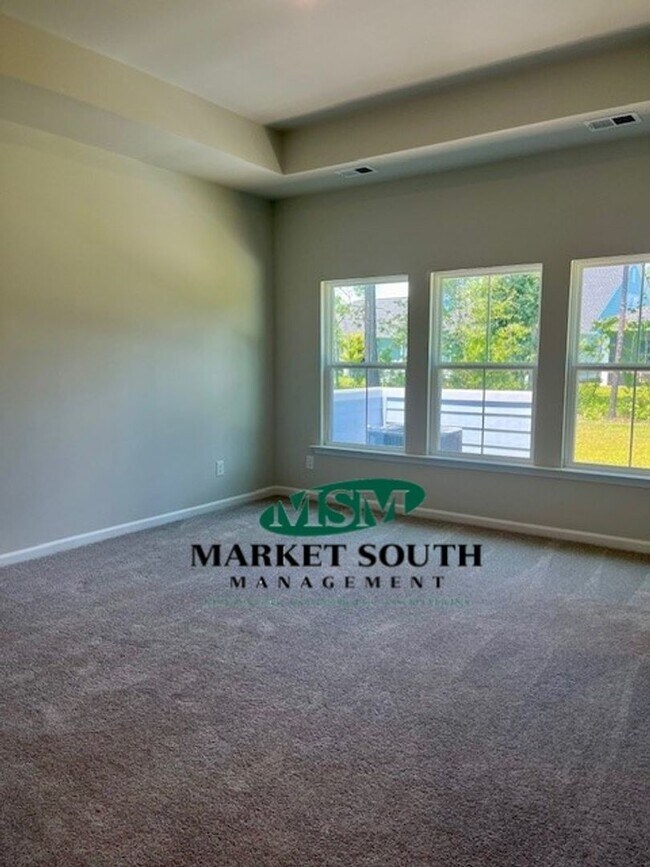 Building Photo - 114 Binscombe Ln