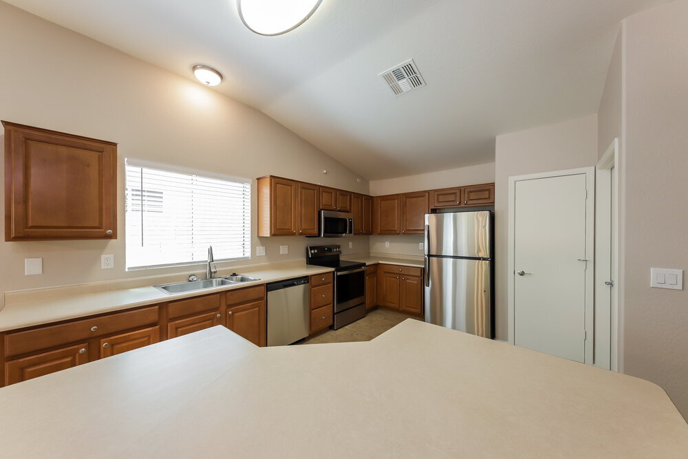 Building Photo - 2128 E Danbury Rd