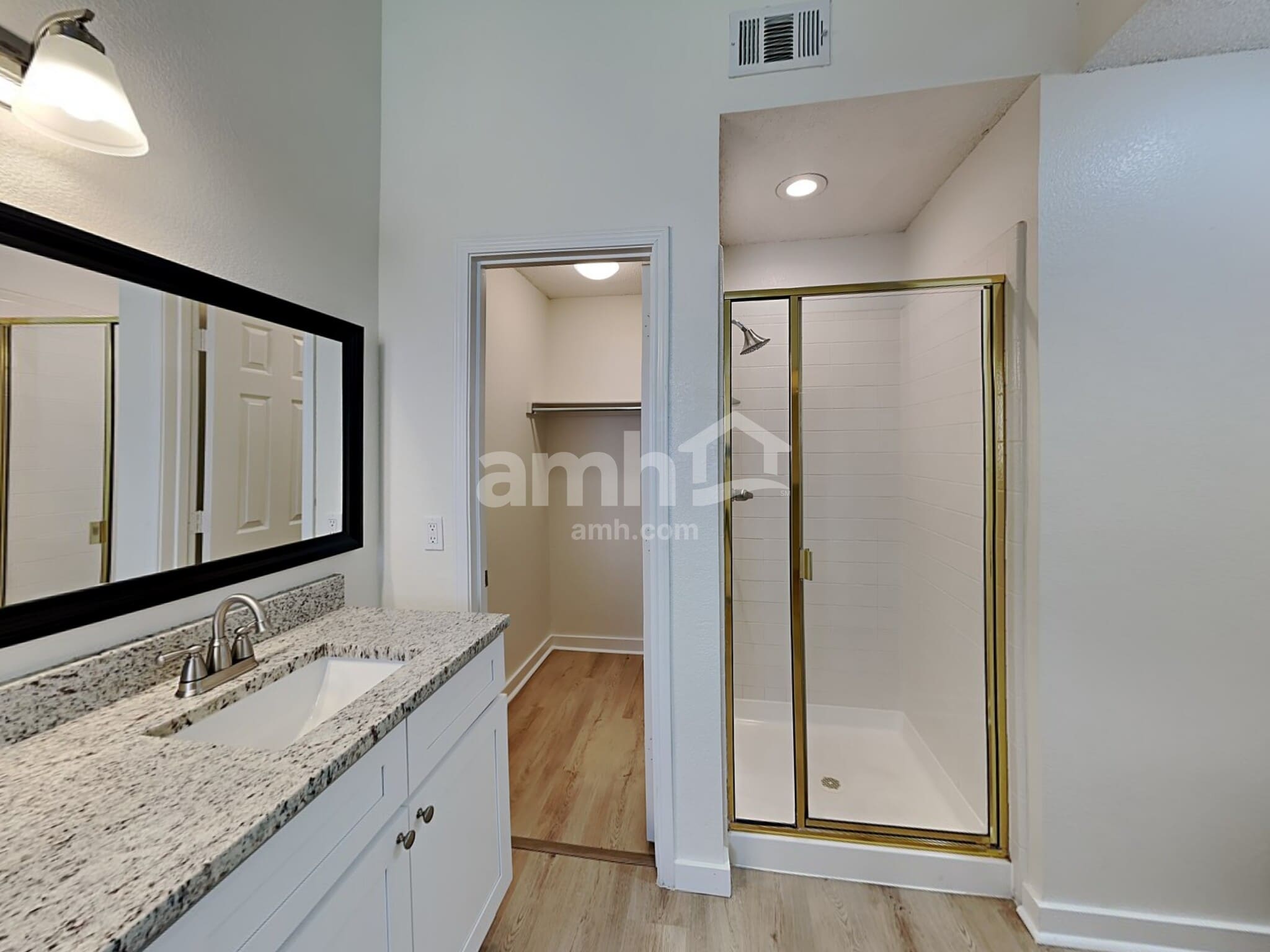 Building Photo - 225 Maple Ct