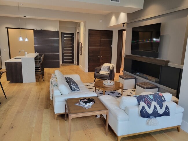 Spacious main living area - 300 W Main St