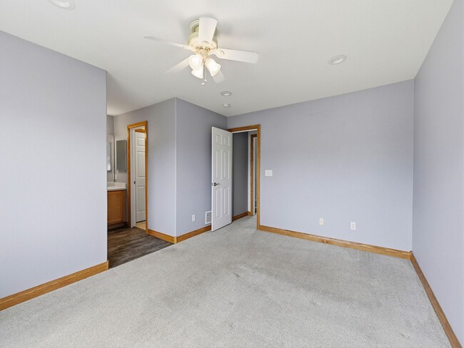 Building Photo - 1650 Oak Creek Dr