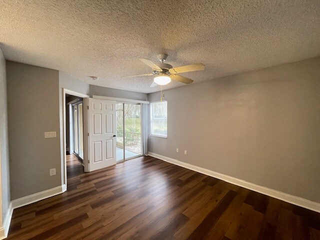 Building Photo - 8832 Coral Palms Ct