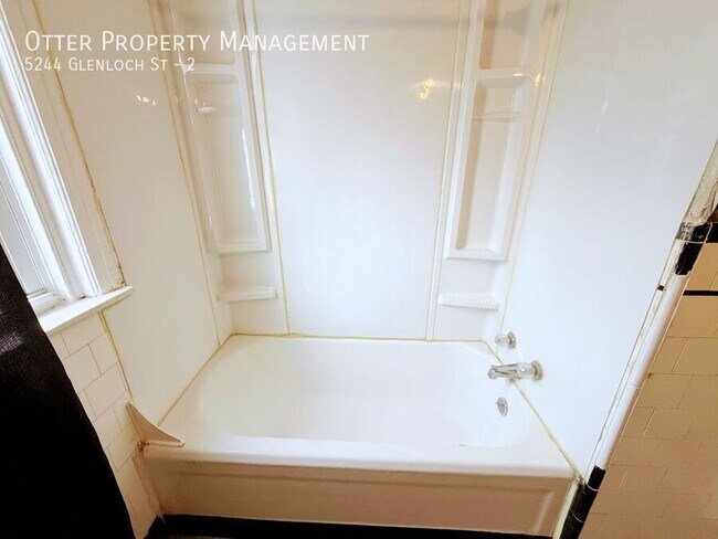 Building Photo - 5244 Glenloch St