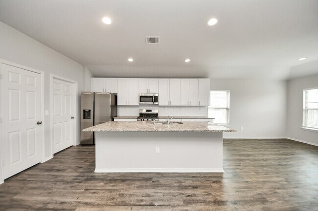 Building Photo - 20715 Southern Wds Blvd