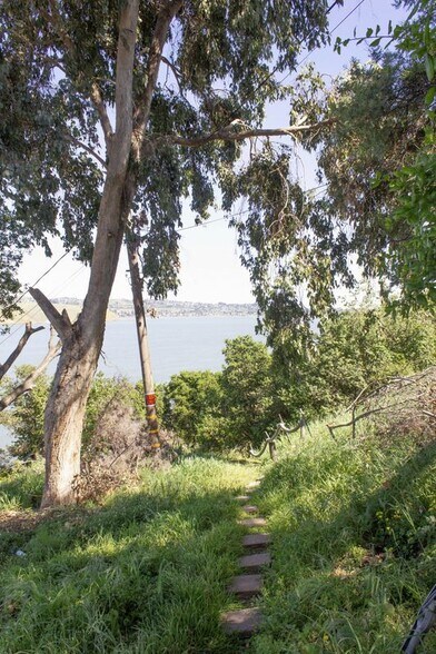 Building Photo - 352 Winslow St